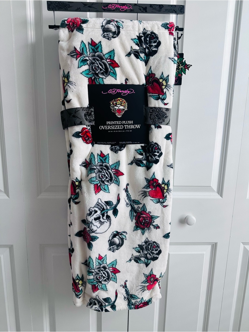 Ed Hardy Oversized Plush Throw Blanket 60x70 Roses Skull Ivory